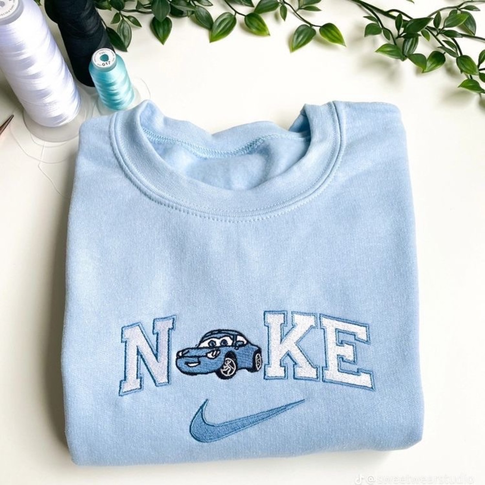 SALLY EMBROIDERED CREWNECK